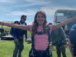 Supporting image for story: Brave mum with terminal cancer joins family skydive - then does it again a week later