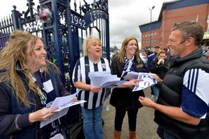 Debbie Green from Derby with the Astle sisters Dawn and Claire, raising awareness of the Justice for Jeff campaign