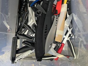 Knife bin