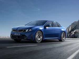 Supporting image for story: BMW continues new wave of EVs with 559-mile i3