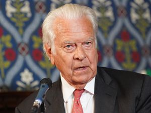 Supporting image for story: Lord Owen draws curtain on parliamentary career spanning nearly 60 years