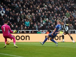 Supporting image for story: Newcastle find form to thrash Ruud van Nistelrooy’s Leicester