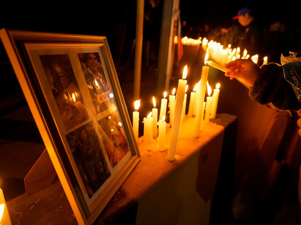 Rescue efforts continue to reach group trapped in Chile copper mine