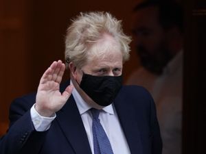 Supporting image for story: Johnson maintains Plan B measures despite rising cases and hospital admissions