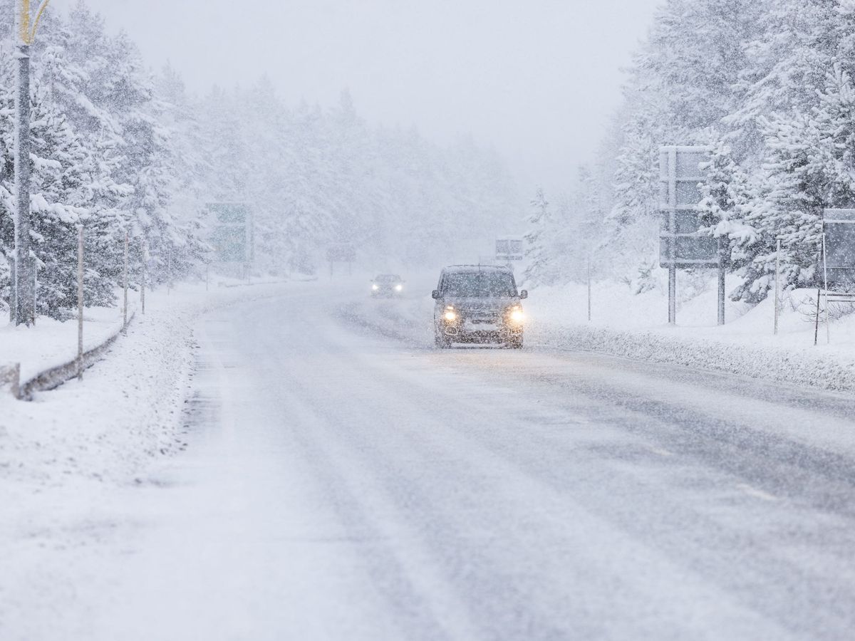 Snow causing major travel disruption with trains cancelled and delays on Shropshire roads Snow causing major travel disruption with trains cancelled and delays on Shropshire roads