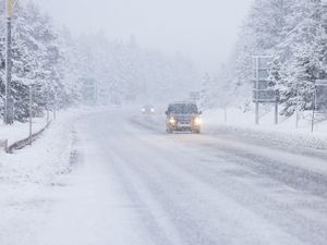 Supporting image for story: Snow causing major travel disruption with trains cancelled and delays on Shropshire roads