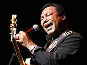 Supporting image for story: George Benson gets crowd dancing