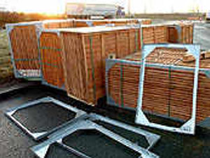 Supporting image for story: Mayhem as lanes shut by accident