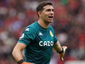 Supporting image for story: Aston Villa's Emi Martinez targeting World Cup push 