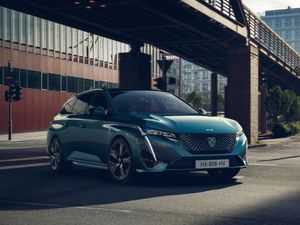 Supporting image for story: Peugeot 308 SW arrives as sleek new estate