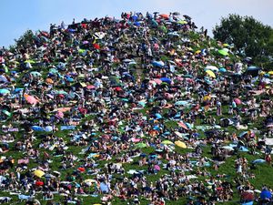 Supporting image for story: Fans swarm hill in Germany to watch Taylor Swift concert for free