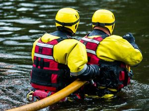 Supporting image for story: Water rescue crews called to Bridgnorth after upturned canoe found