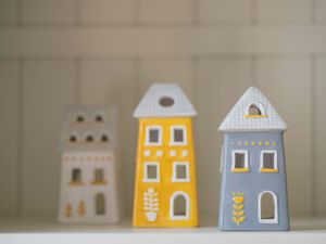 Supporting image for story: More households with children in temporary accommodation for at least five years