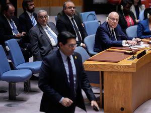 Supporting image for story: France and the US are working on Israel and Hezbollah ceasefire plans