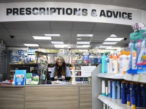 Supporting image for story: Use 11,500 pharmacies to deliver 24/7 vaccine programme, Labour urges