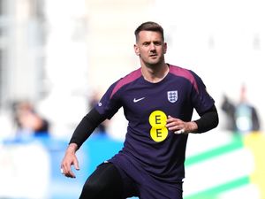 Supporting image for story: Tom Heaton praises England set-up on return as a training goalkeeper