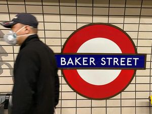 Supporting image for story: Public transport passengers in London told to wear face coverings