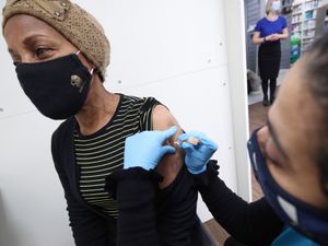 Supporting image for story: No ‘clear strategy’ to tackle BAME ‘vaccine hesitancy’, Labour MP says