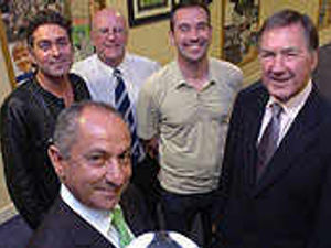 Supporting image for story: Stick with Mowbray urges Ardiles