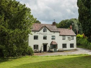 Supporting image for story: Milestone for 'amazing' Shropshire pub which has "turned a once-dying village with no facilities into a thriving one"