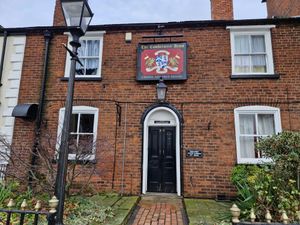 The Combermere Arms is a nice location for couples to enjoy a drink