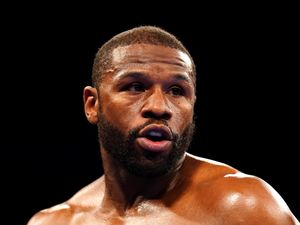 Supporting image for story: Floyd Mayweather denies being punched in London jewellery quarter confrontation