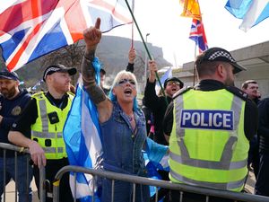 Supporting image for story: Police keep opposing groups apart as anti-immigration rally held at Holyrood