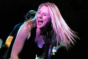 Supporting image for story: Joanne Shaw Taylor heading for Robin 2, Bilston