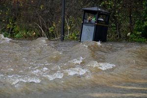 Floods begin to take hold in Shrewsbury