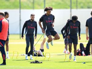 Supporting image for story: Joshua Zirkzee, Diogo Dalot and Leny Yoro train as Man Utd prepare for EL final