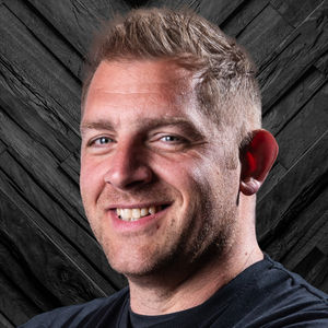 Supporting image for story: Tenbury Wells axeman Rob hopes to chop his way into national final