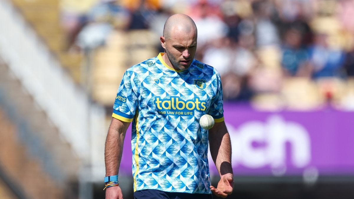 Bears spinner agrees new deal on eve of T20 Blast