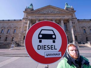 Supporting image for story: Green light for German cities to ban diesel cars in air pollution battle