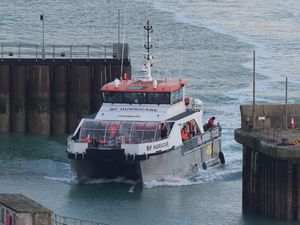 Supporting image for story: Migrants arrive in UK for first time this year after Channel crossing