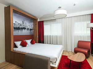 Supporting image for story: Festive fun in second city