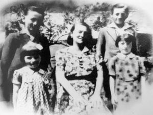 Supporting image for story: Homesick evacuees returned to face the bombs