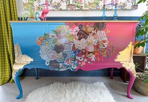 Caroline enjoys experimenting with different techniques such as colour blending