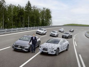 Supporting image for story: Mercedes-Benz plans to go all-electric by 2030
