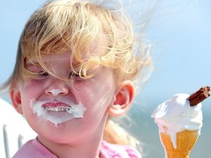 Supporting image for story: There's a scientific link between being tired and craving junk food