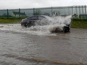 Supporting image for story: Driving in storm advice as Met Office issues eight-hour thunder warning