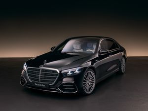 Supporting image for story: New Mercedes S-Class takes the next step in vehicle tech