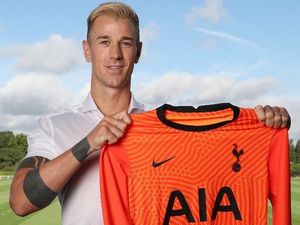 Supporting image for story: Joe Hart: Nuno told me I was too old and could leave