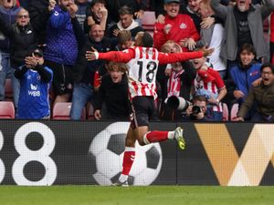 Supporting image for story: Wilson Isidor earns 10-man Sunderland a point against Aston Villa