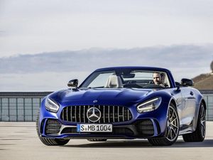 Supporting image for story: New Mercedes-AMG GT R Roadster is a 577bhp convertible monster