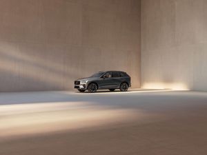 Supporting image for story: Volvo’s XC60 receives updates for 2025