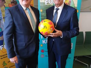 Supporting image for story: England's World Cup winning hero Sir Geoff Hurst meets county MP