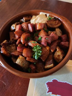 Crunchy potatoes and chorizo