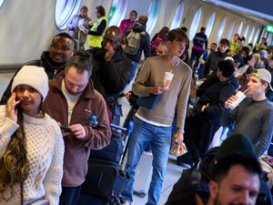 Supporting image for story: Hundreds of passengers stranded as snow and ice disrupt travel across Europe