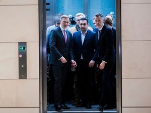 Supporting image for story: Senior Scholz ex-ally quits over ‘D-Day’ paper on German government collapse