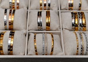 Lorna specialises in jewellery that is tarnish resistant, waterproof and perfume proof